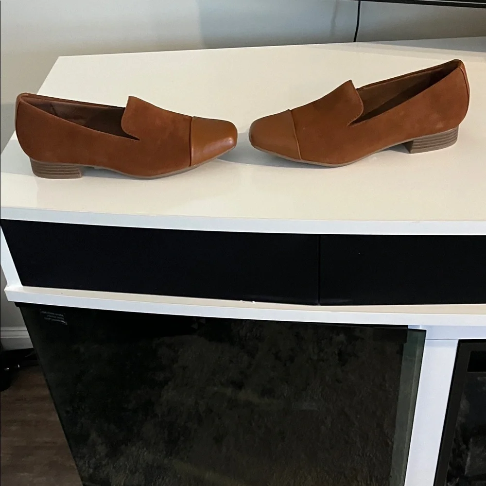 Clarks Women’s Brown‎ Suede and Leather Loafers Size 8